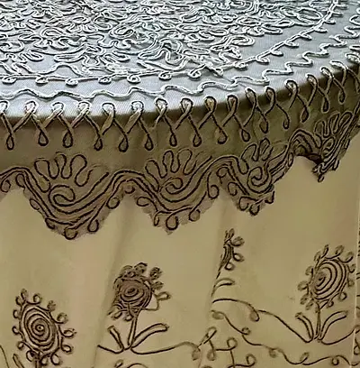 Round double table cloth مفرش طاولة دائرية
