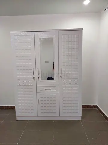 White 3-door Wardrobe with Mirror - Good quality
