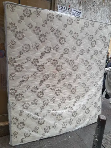 King size 180x200cm mattress.  Same day delivery available