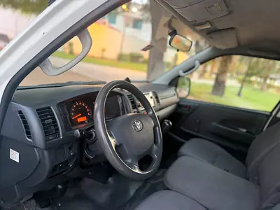 2015 Toyota HIACE — фото 12