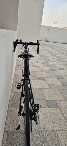 Lightweight black Giant road bike - used, good condition