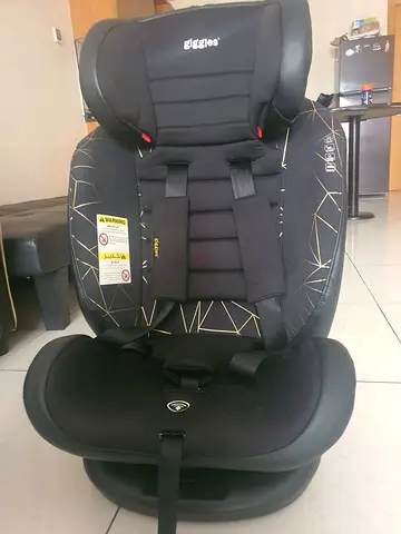 Giggles convertible child car seat - good condition