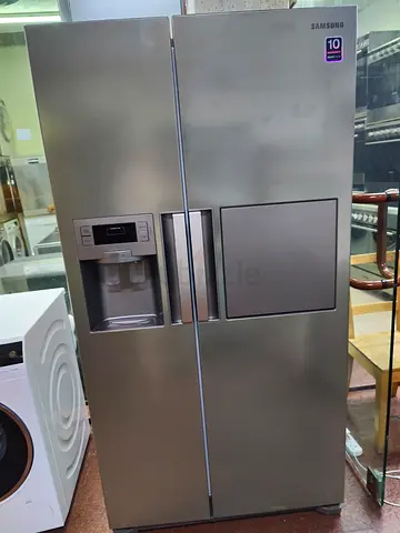 Samsung latest model side by side refrigerator with water depanser and ice maker mini bar