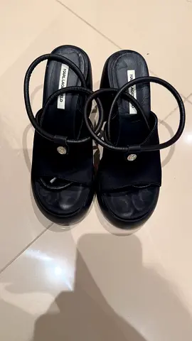 Karl Lagerfeld Black Leather Loop Strap Sandals