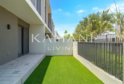 Vacant | Single Row | Appliances Included