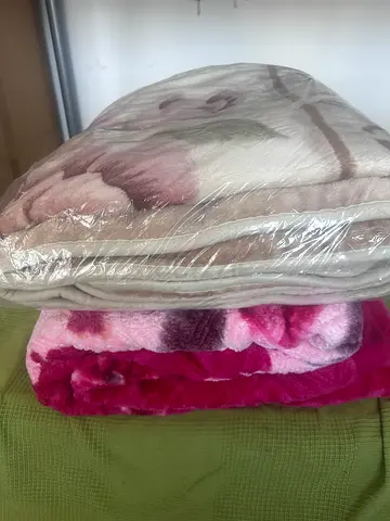 Sets of 2 plush fleece blankets - floral and pink, gently used