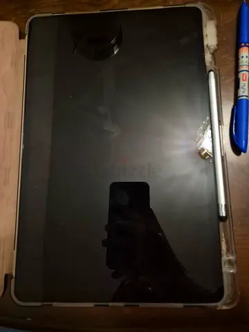 Honor pad9, 12.1 inches, (good condition) WITH normals case, keyboard case, and a pen.