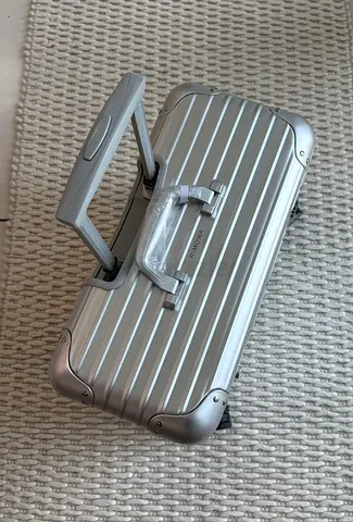 Rimowa pilot silver business case