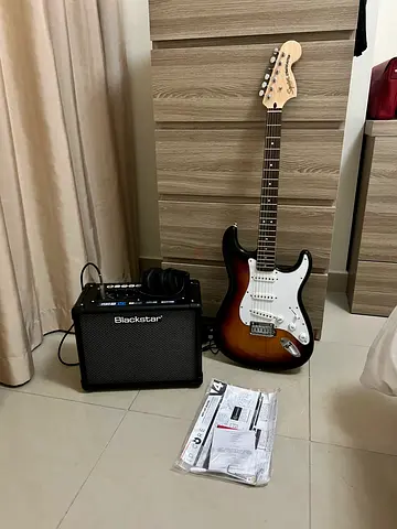 Fender Stratocaster Sunburst with Blackstar Practice Amp