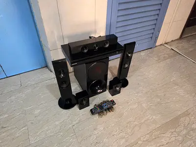 Samsung 5.1ch (1000 watts, Bluetooth, ARC Support) Dolby Home Theatre System in excellent working