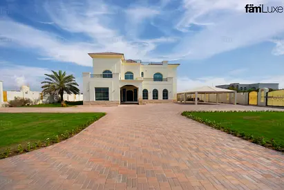 Huge Family Lounge | Prime Location | Spacious