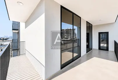 SPACIOUS BALCONY | READY TO MOVE | MODERN LIVING