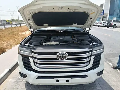 2022 Toyota LAND CRUISER photo 5