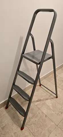 4-step Metal Folding Ladder - Sturdy Home Use