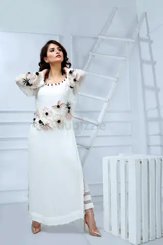 Elegant White Floral Embroidered Long Tunic with Sheer Sleeves - Size M