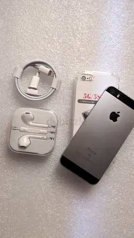 iPhone 5se with charger, earphones and clear case - Good working condition