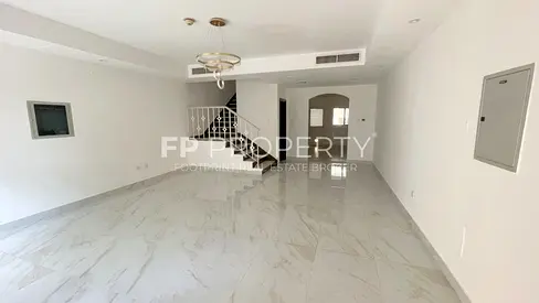 SPACIOUS 3+MAID TOWNHOUSE | NEXT TO MALL | VACANT
