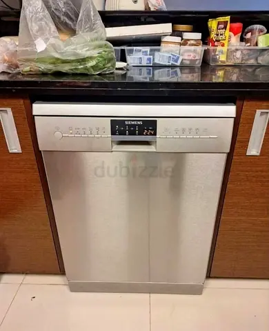 Siemens freestanding stainless steel dishwasher - good working condition