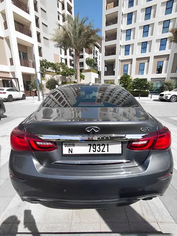 2018 Infiniti Q70 照片 2