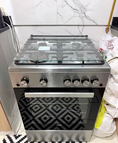 Beko 60x60cm Free Standing Gas Cooker, Full Safety,4 High Efficiency Gas Burner(1 Wok),Cast Iron Pan