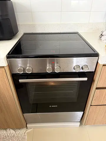 Bosch Series 2 Free Standing 60cm Electric Cooker, 66 L , TWICE IN USE , DELIVERY + WARRANTY