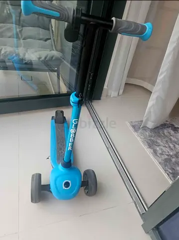 Globeber 3-wheel kids scooter, blue - great condition