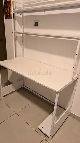 Table with 2 racks