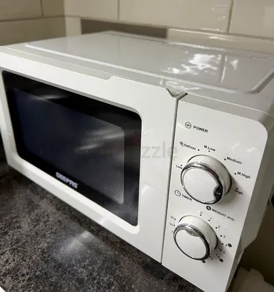 GEEPAS Microwave Oven - Excellent Condition