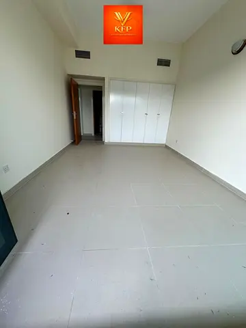 1 BHK AVAILABLE BIG SIZE PRIME L0CATI0N NICE VIEW READY T0 M0VE WITH BALC0NY FOR FAMILY SHARING