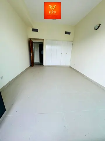 1 BHK AVAILABLE BIG SIZE PRIME LOCATI0N NICE VIEW READY TO MOVE WITH BALC0NY FOR FAMILY SHARING