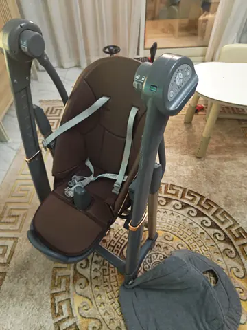 Baby swing/automatic rocker in good condition