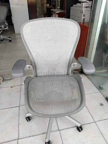 Herman Miller Aeron size C fully loaded