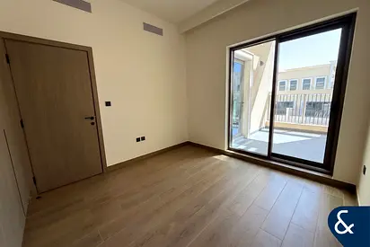 Single Row | 4 Bedroom | Can Be Mortgaged