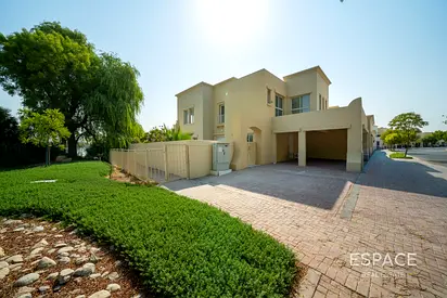Upgraded | Lake View | 50m from Lakes Club | B End