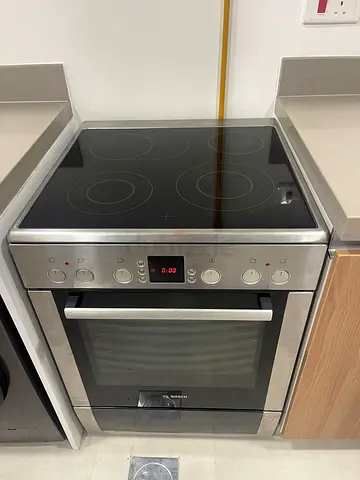 Bosch Electric Ceramic Cooker 5 hubs like new condition