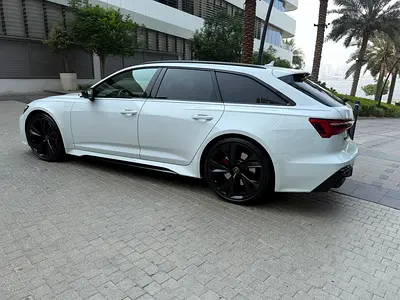 صورة 6 لـ 2025 AUDI RS6