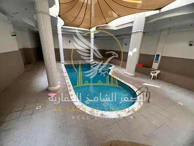 شقة 4غرف وصالة للإيجار في القليعه 4غرف مساحات واسعه مع بلكون اطلاله مفتوحه خزائن في الحائط صيانه مجانيه قريبه علي جميع الخدمات
