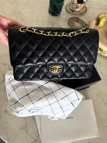 Chanel medium classic flap caviar