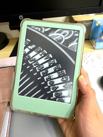 Kindle 11th Gen(2024 release) 16gb Matcha Green. Gently used, Almost New