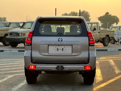 2022 Toyota PRADO photo 6