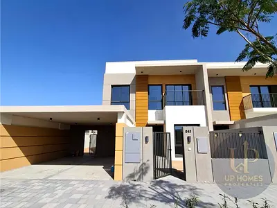 منزل تاون هاوس جديد كلياً للإيجار في مجمع أزها السكني