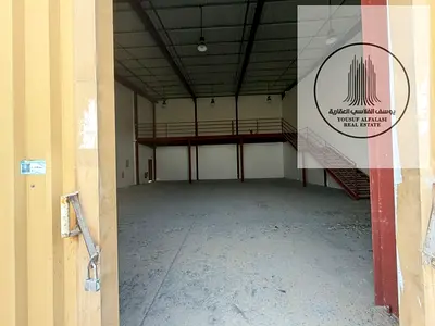 مستودع للإيجار في أم القيوين | 2,600 قدم² | كهرباء 15 كيلوواط | سعر مميز جدًا