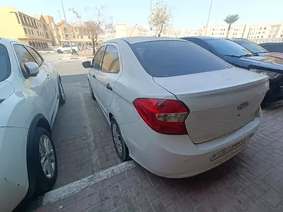 2016 FORD FIGO 照片 3