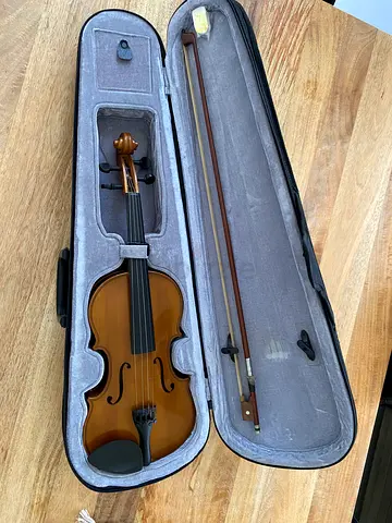 3/4 size - Student Violin with Bow and Case - needs repair
