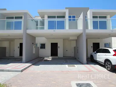 Mid Unit | Bright | Near Amenities | Unfurnished