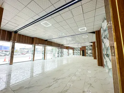 Prime 6,000 Sq Ft Showroom + Office | 180 KW Power | Al Quoz 4