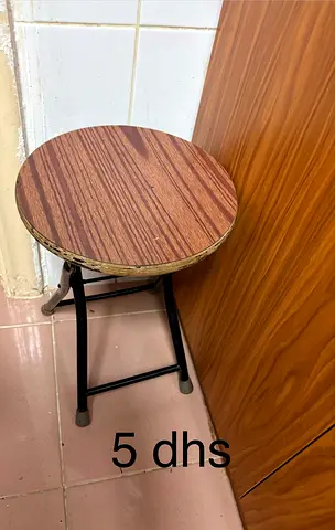 Small round folding stool with wood-effect top - 5 AED