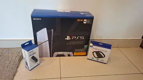 Sony PS 5 slim digital edition 1 tb. With extra accessories