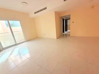 READY TO MOVE 2 BHK WITH BALCONY 2BHAT ROOM CENTRAL AC&GAS RENT 36k