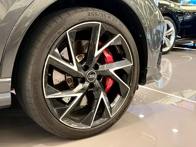 2024 AUDI RS Q3 photo 5